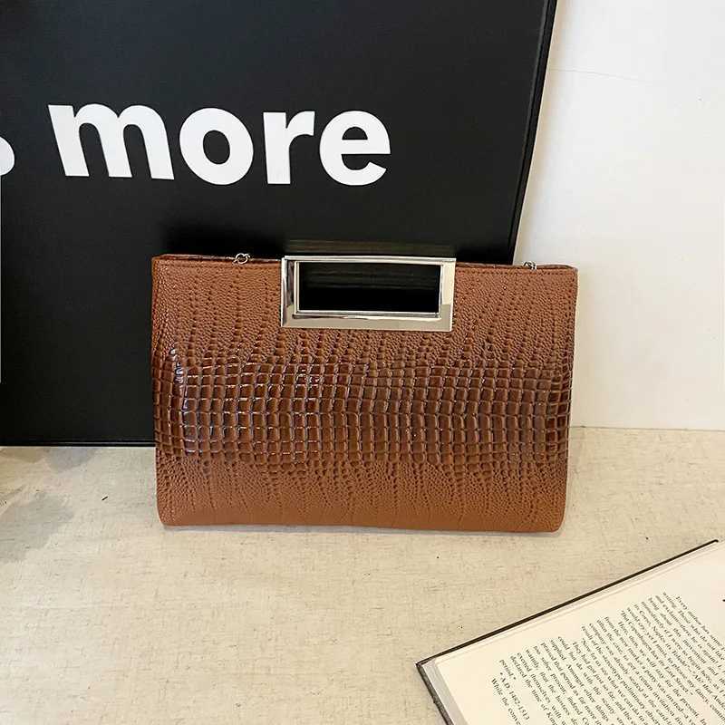 Fashionable Ladies Handbag 2025 New Crocodile Pattern Shoulder Chain Evening Bag High Quality Womens Bag Stylish Trendy Handbag K251128