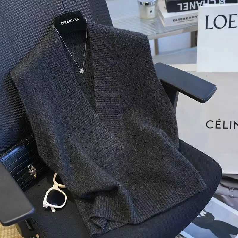 2024New Autumn Winter Knitted Sweater Vest Womens Fashion Sleeveless V-Neck Waistcoat Slim Solid Vest Female Causal Ladies TopsT251129