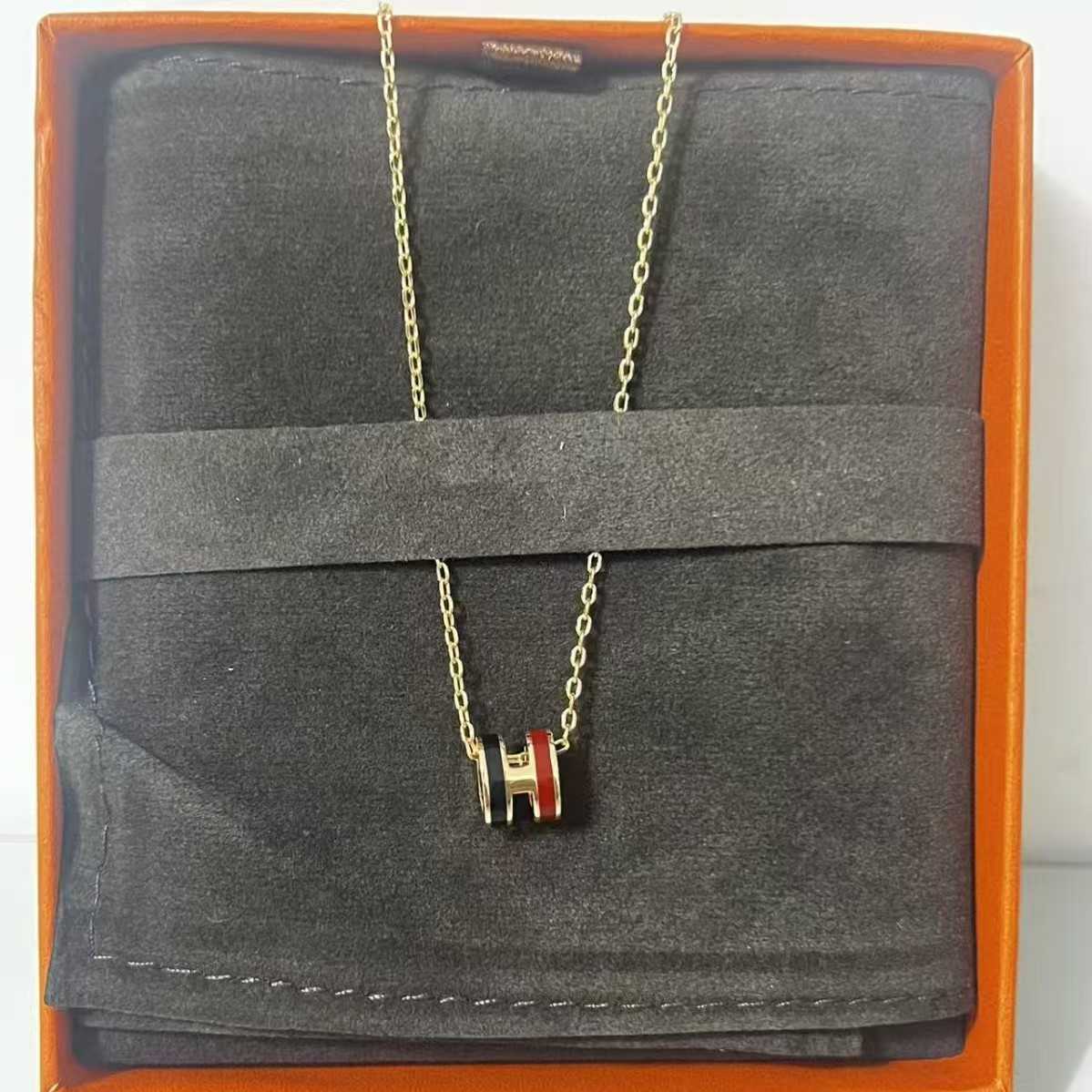 New style H necklace for women, light luxury enamel mini letter pendant, high-end and versatile collar chain. J251129