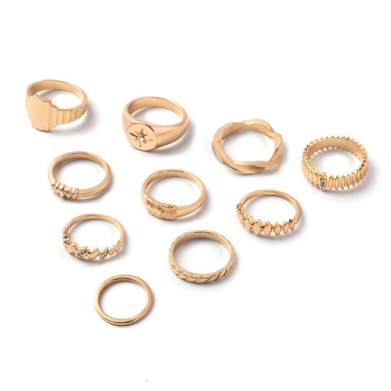 Chic Artisanal Ring Ensemble Sparkle with Intricate Details Including a Shimmering Star Pattern