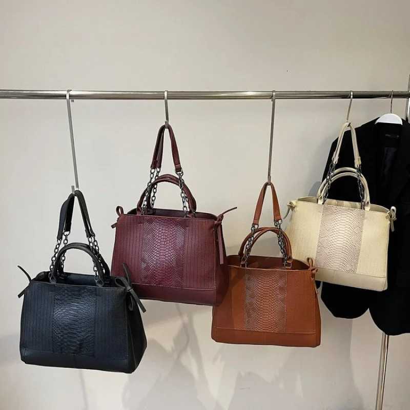 Womens Handbag Crafted From Premium Leather Featuring Casual Paris Vintage Spacious Soft Modern Style K251128