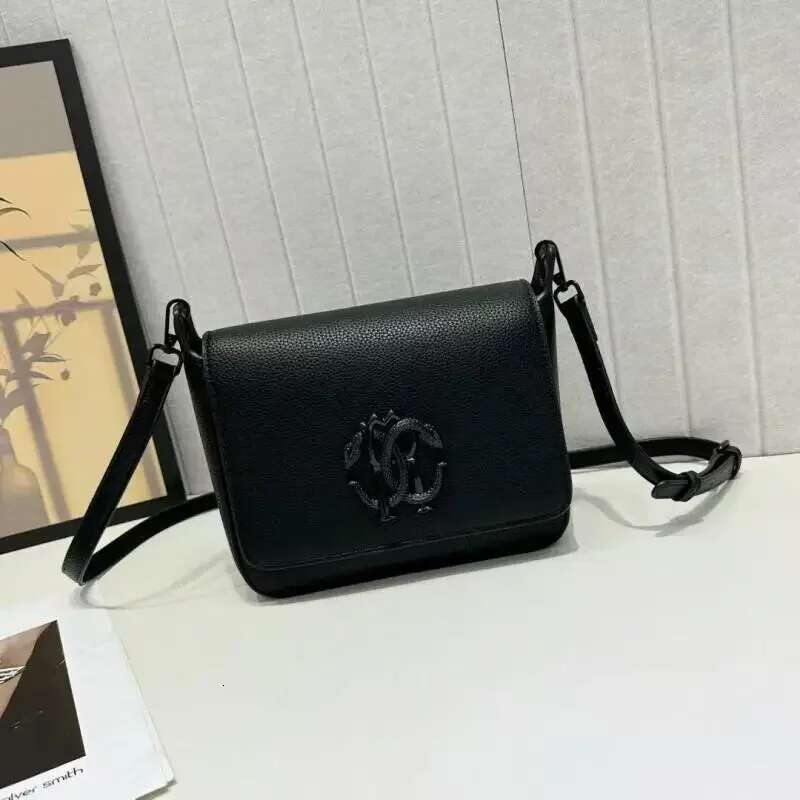 Light Fashion High Quality Classic Solid Color Commuting Versatile Popular Retro Style Ladies Handbag