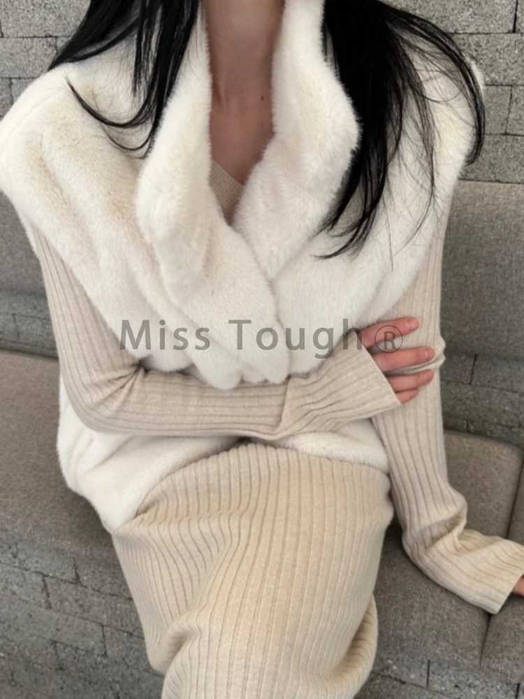 French Sle 2000s Vinatge Fur Vest Women Autunb Winter Fashion All-Matching Thickened Tops Korean Solid Loose Warm Casual VestsT251129