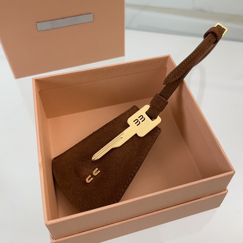 211 High Quality Keychain Classic Exquisite Luxury Designer Car Keyring Zinc Alloy Letter Unisex Lanyard Gold Black Metal Small Jewelry