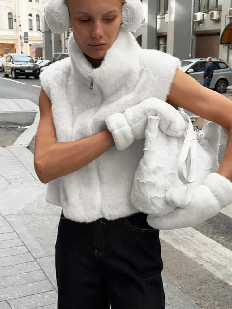 Fashion Stand Collar Faux Fur Waistcoat for Women Elegant Solid Zipper Female Sleeveless Coat 2025 New Lady Outwear Vest StreetT251129