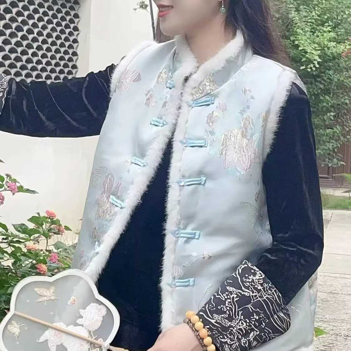 Chinese Embroidered Waistcoat for Women Female Vintage Vest Cotton-Padded Delicate Lady New Autumn Winter 2024T251129