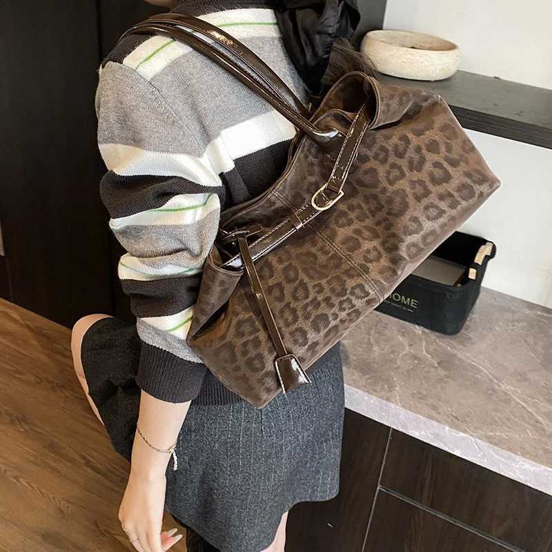 Vintage Leopard Print Tote Bag New Style Versatile Handbag Fashionable Luxury Shoulder Underarm Bag High-quality Suede Women Bag K251128
