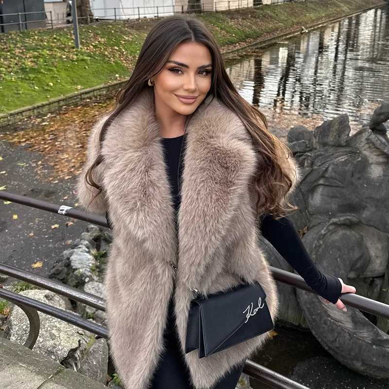 Chic Elegant Faux Fur Vest Top Women Fashion Lapel Fluffy Vests Coat 2025 Winter Female Sleeveless Jacket Waistcoat Outerwear T251129