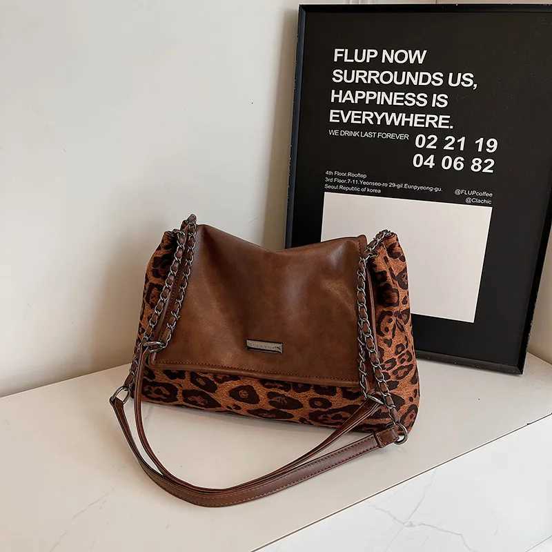 Leopard Print Shoulder Bag for Women Large Capacity Crossbody Bag Designer Autumn Winter Fashion Office Commute Versatile K251128