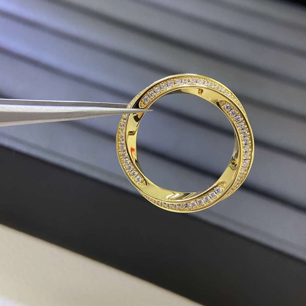 Design a ring New Ring Full Diamond Twisted Flower Couple Ring, niche design, simple temperament ring