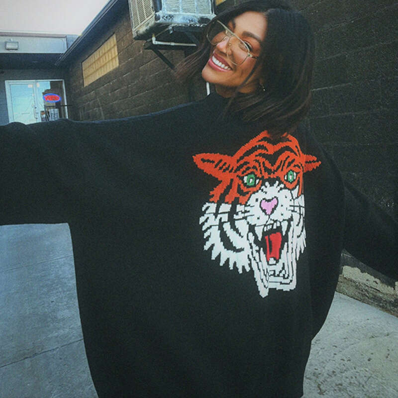 2024 European And American Winter Tiger Head Y2k Personality Street Fashion V-Neck Cardigan Sweater For Women