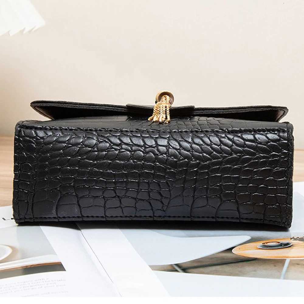 Trendy Crocodile Print Bag - Womens PU Square Shoulder Purse with Chain Strap Summer Niche Handbag K251128