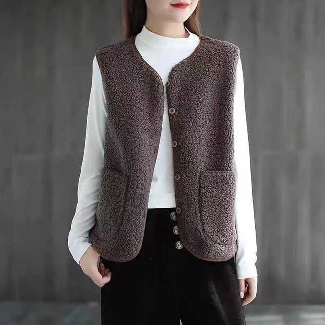 2024 Autumn Winter Womens Vest Lamb Wool Korean Version Versatile Imitation Fur One Short Girls Button Vest Coat Casual CoffeT251129