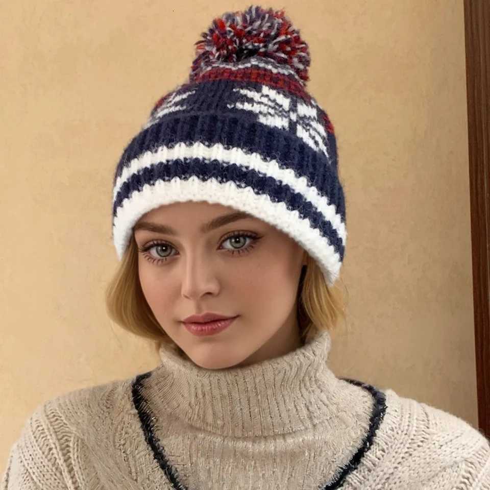 New Style Classic Snow Flake Jacquard Winter Hats Winter Warm Pompoms Beanie For Women Solid Color Winter Knitted HatXJ251129