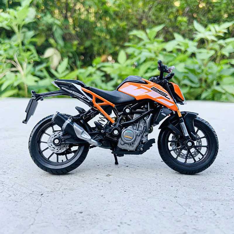 Bburago 118 250 KTM Duke Factory Edition Static Die Cast Vehicles Collectible Motorcycle Model Toys J251129