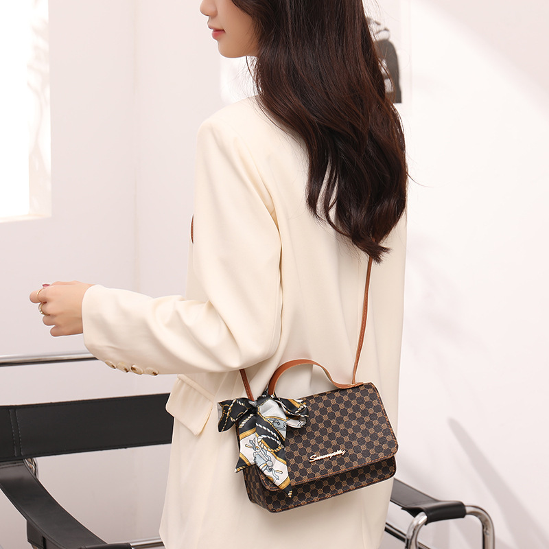 Wholesale Cheap Lady's Crossbody Bag: Elegant & Stylish Small Squared Design