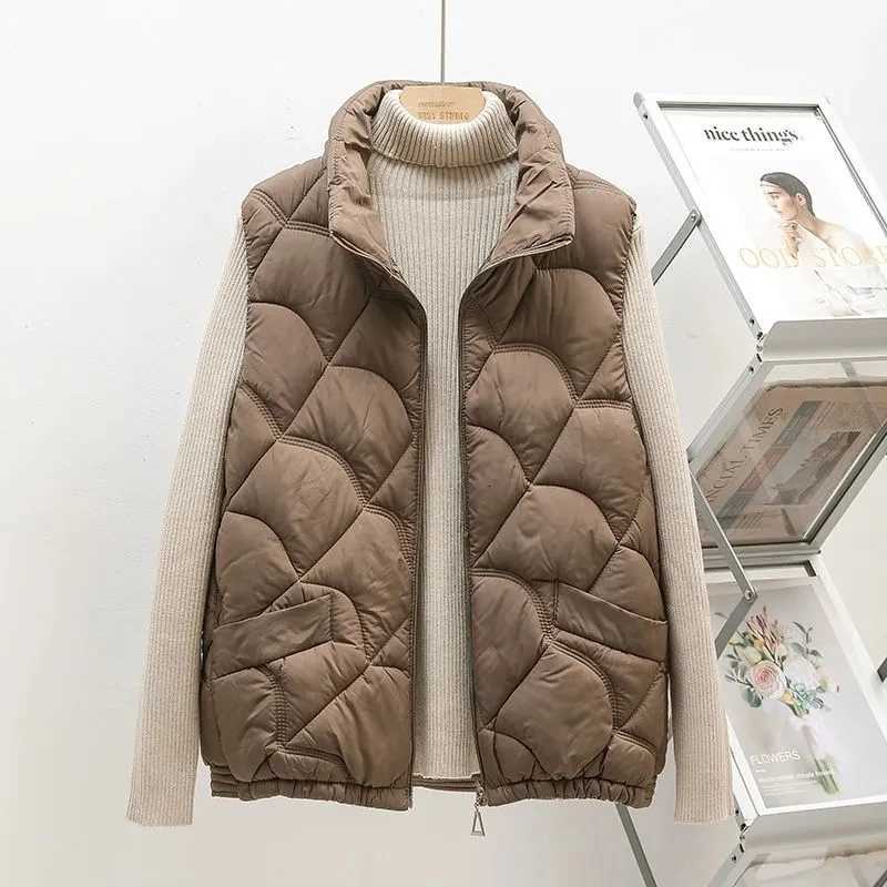 2025 New Puff Vest Women Winter Sleeveless Puffer Jacket Women Warm Cotton Jacket Vest Cardigan Korean Fashion Coats ClothingT251129