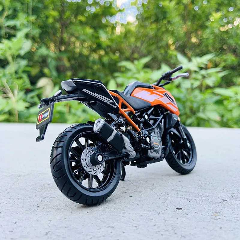Bburago 118 250 KTM Duke Factory Edition Static Die Cast Vehicles Collectible Motorcycle Model Toys J251129