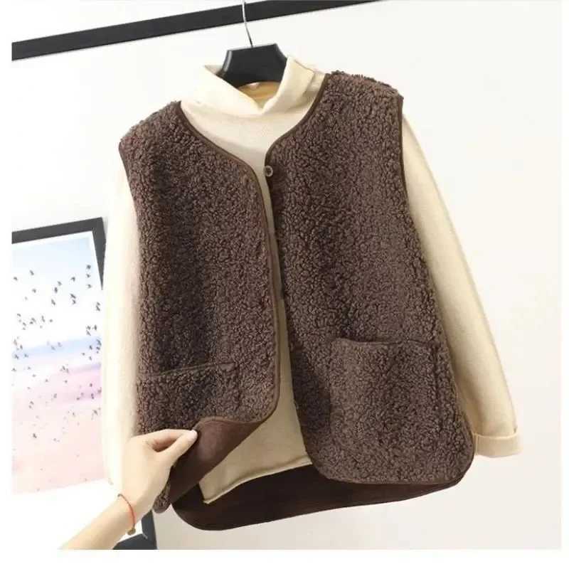 Lambs Fleece Vests Jacket New Spring Autumn Women Button Waistcoat Winter Warm Fleece Sleeveless Outwear FemaleT251129