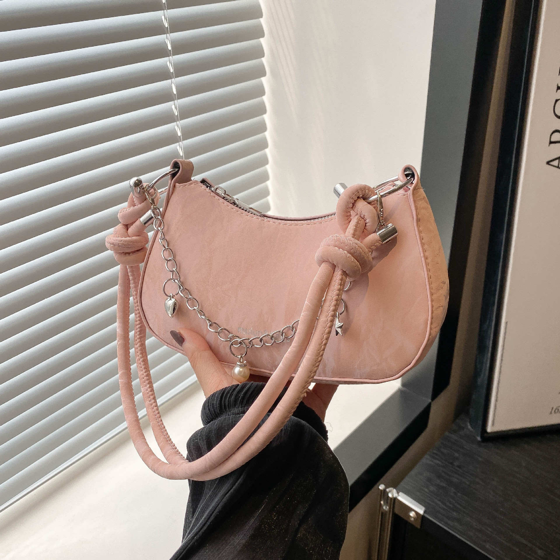 Free shipping 2025 new versatile women's bag, exquisite and stylish chain solid color, casual, simple and fashionable women's single-shoulde