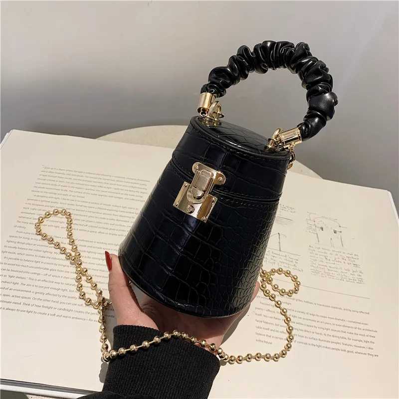 Fashion Crocodile Pattern Womens Bag Lock Chain Trendy Cross Shoulder Handbag K251128