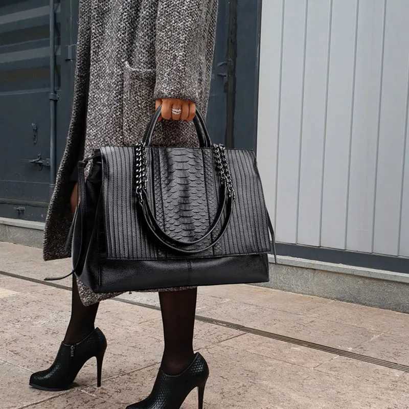 Designer Womens Handbag Luxury Crocodile Pattern Handbag Chain Womens Shoulder Bag Black Business Tote Bag K251128