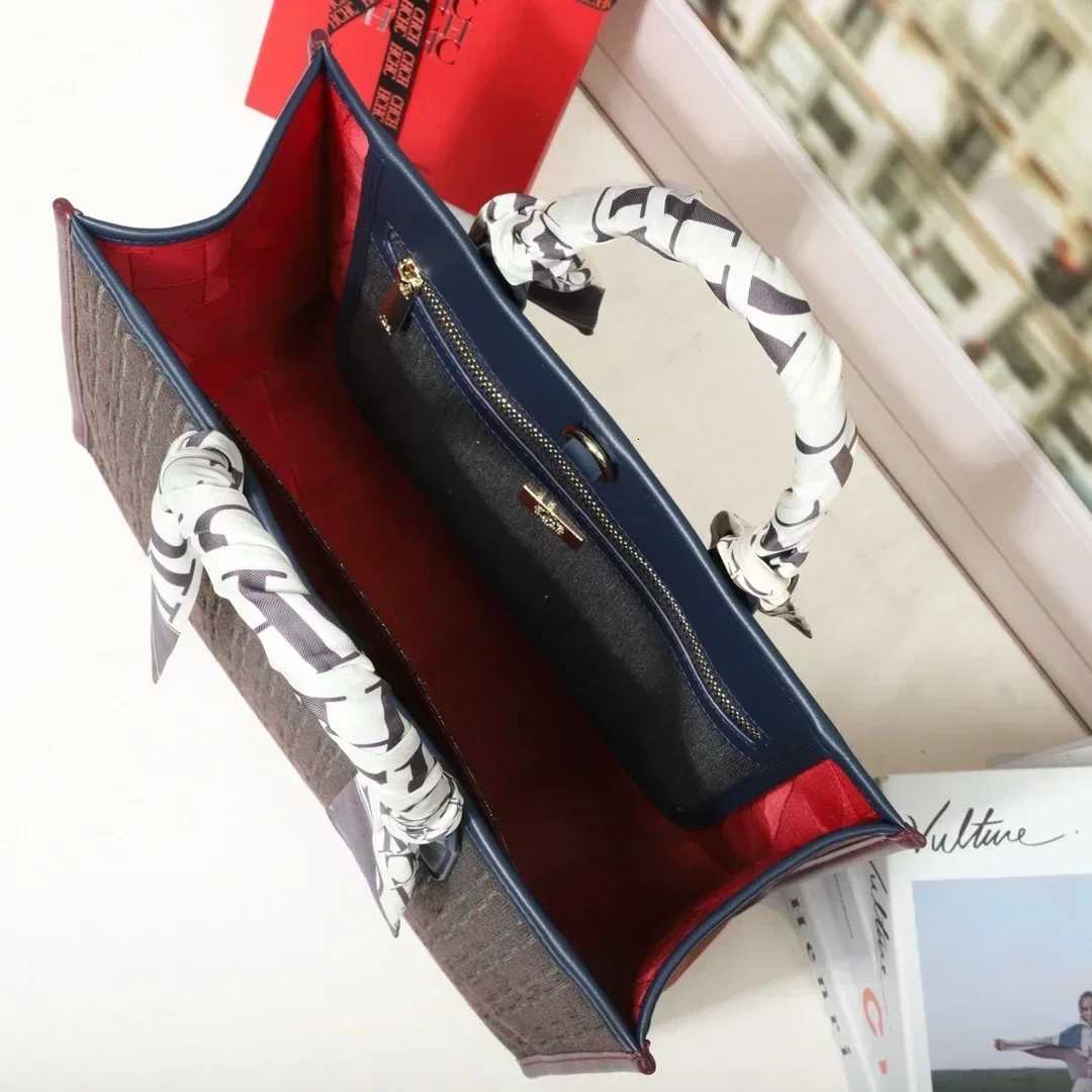 2025 Trendy Large Capacity Commuter Tote Bag Simple Solid Color Crossbody With Fashionable Leather Letter K251128