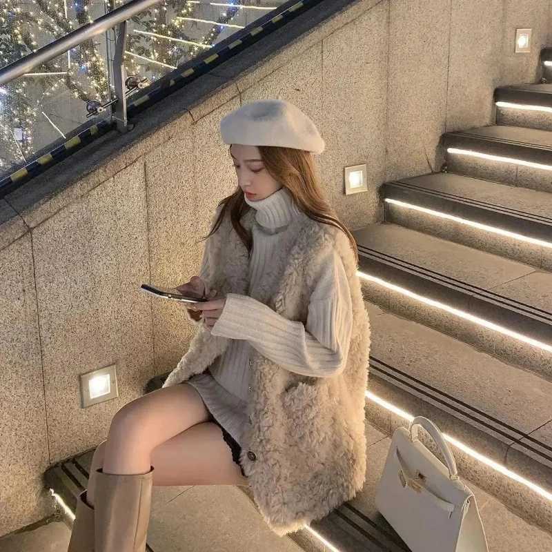 Female Lamb wool Waistcoat Jacket 2025 Spring Autumn New Single Breasted Slim Sleeveless Coat Warm Womens Short Casual Vest TopT251129