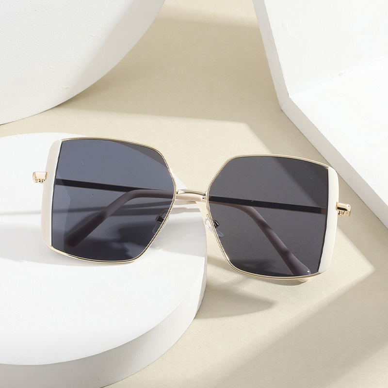 4 pairs of unisex new fashionable large frame sunglasses, leading the trend of fashion
