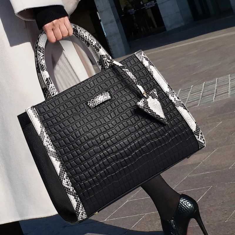 Aidrani Fashion Crocodile Embossed Cowhide Womens Handbag Large Capacity Black Casual Versatile One Shoulder Crossbody Bag K251128