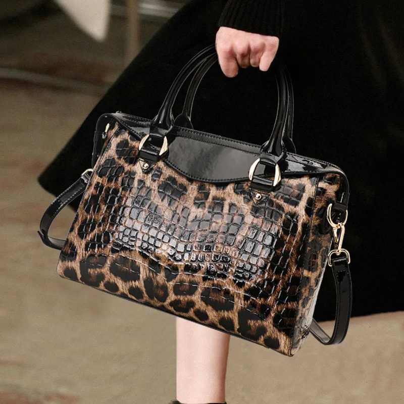 2025 New Genuine Leather Leopard Print Womens Handbags Fashion Versatile Cowhide Shoulder Bag Large Capacity Tote K251128