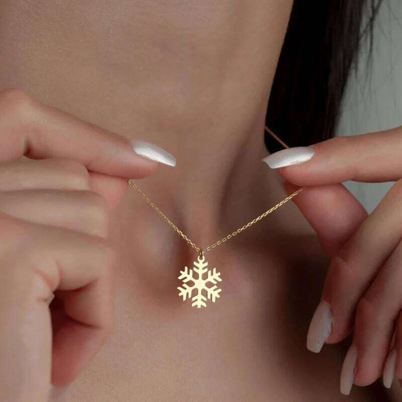 Hollow 18k Gold Plated Christmas Snowflake Pendant Stainless Steel Necklace For Women Fashion Jewelry C251129