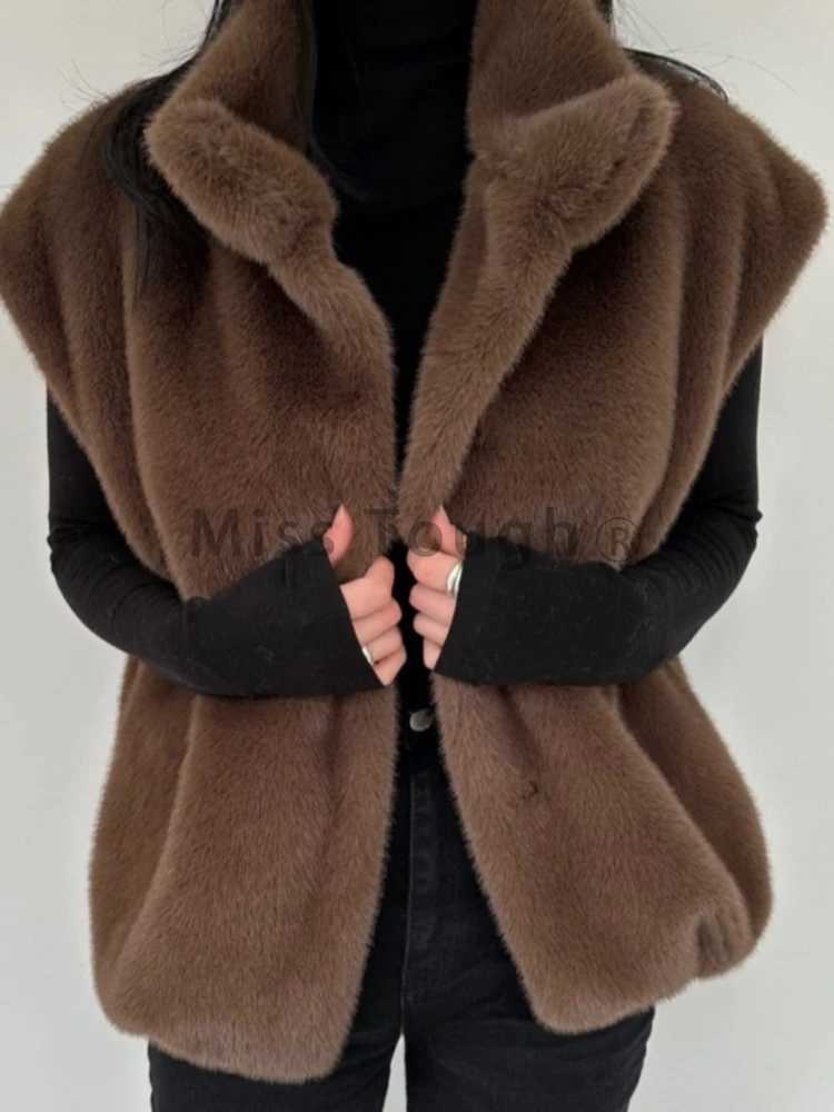 French Sle 2000s Vinatge Fur Vest Women Autunb Winter Fashion All-Matching Thickened Tops Korean Solid Loose Warm Casual VestsT251129