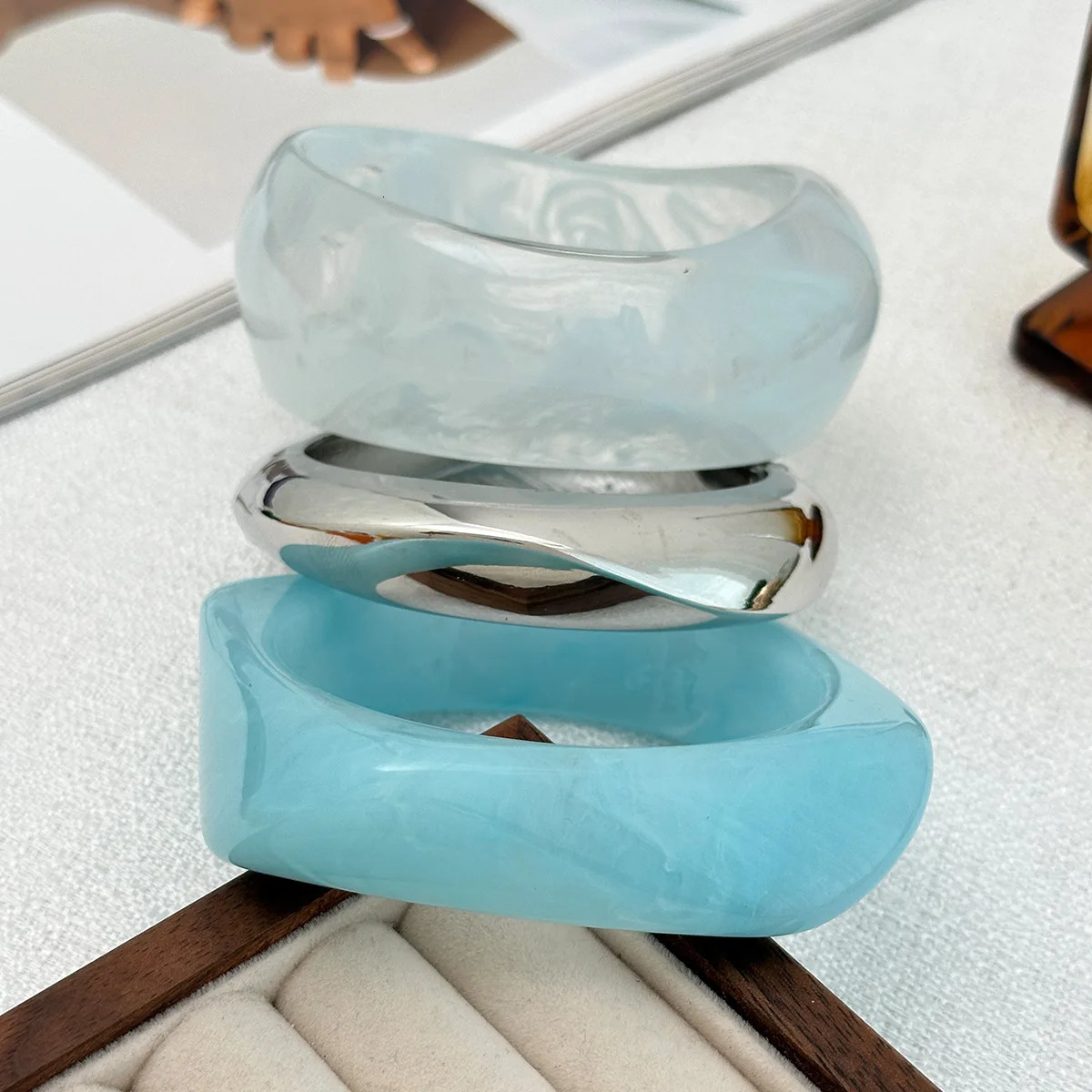 Vintage Punk Blue White Thick Resin Acrylic Smudging Bangles Geometric Irregular Wide Cuff Bangle Bracelet For Women Men Jewelry 251129