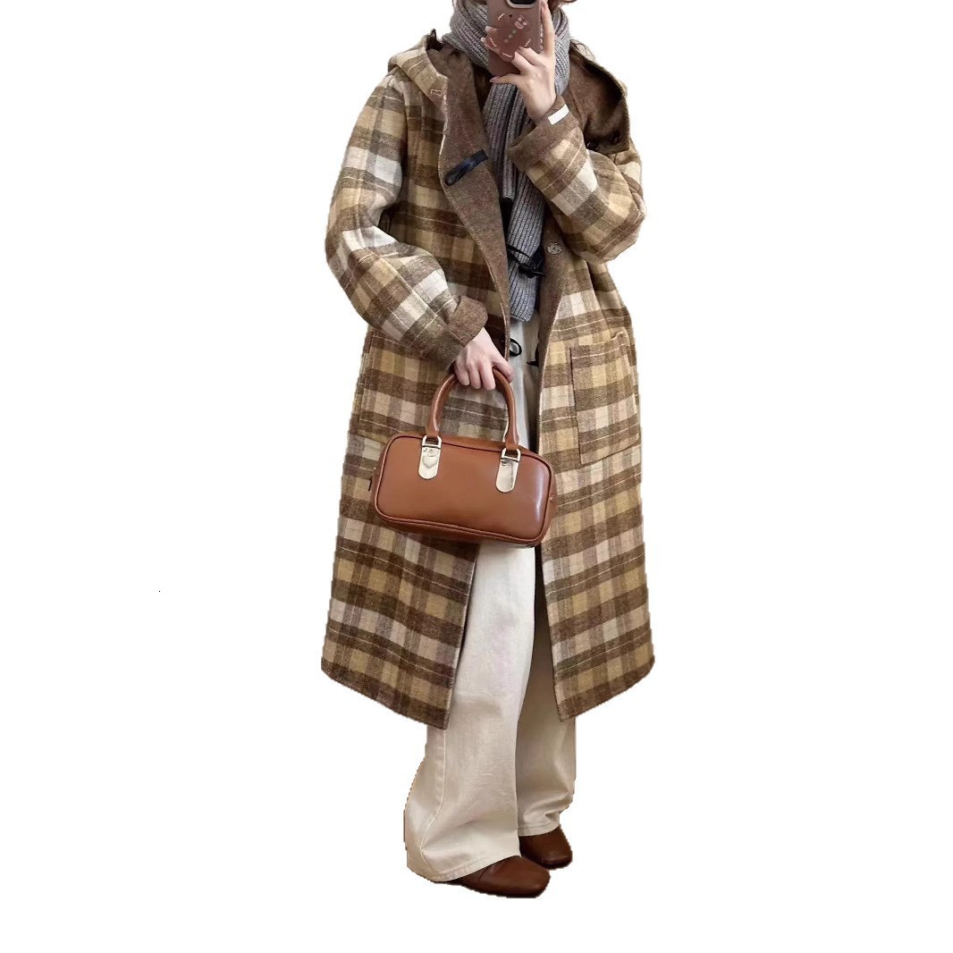 Lautaro Autumn Winter Long Loose Warm Plaid Wool Blends Trench Coat for Women Raglan Sleeve Belt Double Breasted Woolen Overcoat 240822