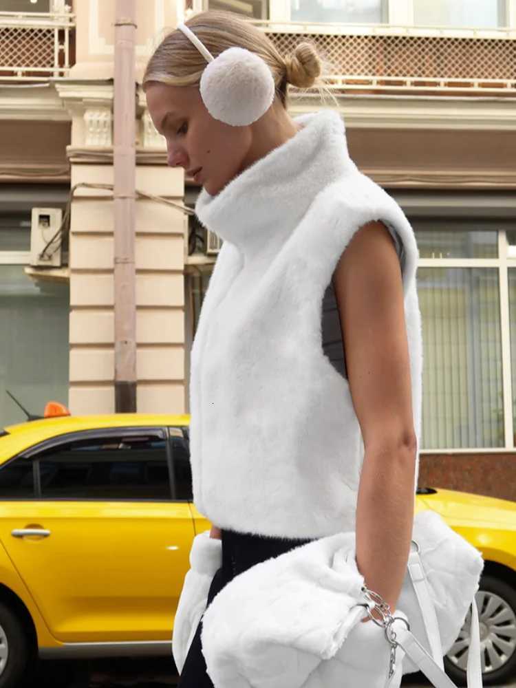 Fashion Stand Collar Faux Fur Waistcoat for Women Elegant Solid Zipper Female Sleeveless Coat 2025 New Lady Outwear Vest StreetT251129