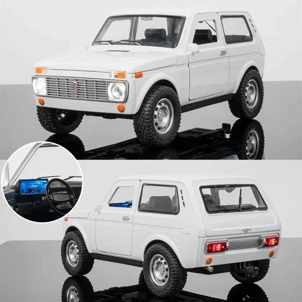 118 LADA NIVA Classic Car Model Alloy Car Diecasts Metal Toy Vehicles Car Model Simulation Sound and Light Collection Gift Boys J251129