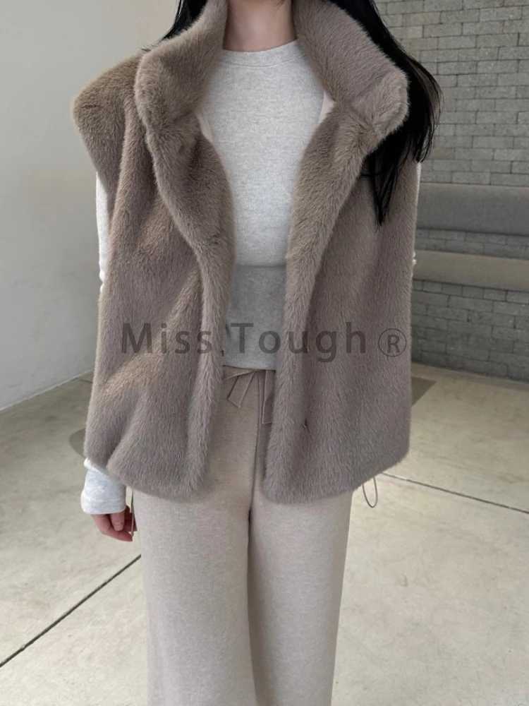French Sle 2000s Vinatge Fur Vest Women Autunb Winter Fashion All-Matching Thickened Tops Korean Solid Loose Warm Casual VestsT251129