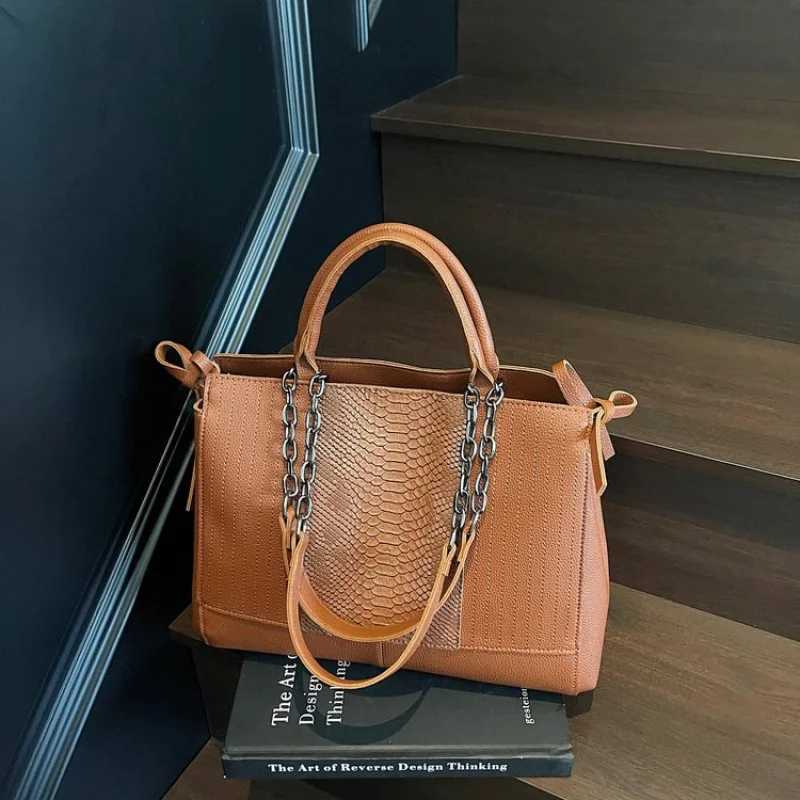 Womens Handbag Crafted From Premium Leather Featuring Casual Paris Vintage Spacious Soft Modern Style K251128