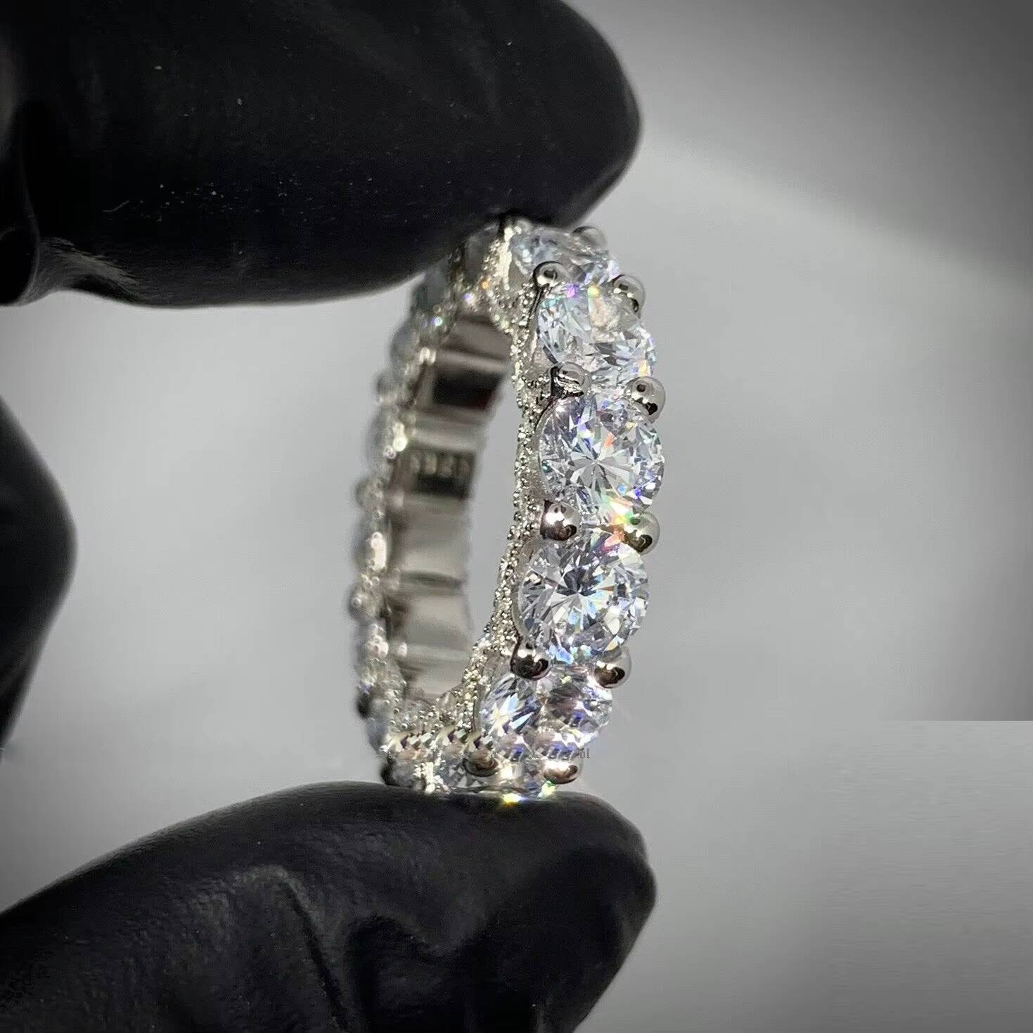 Round 5A Cubic Zirconia Iced Out Bling Halo Design Full CZ Eternity Band Ring HipHop Style Brass for Wedding and Party