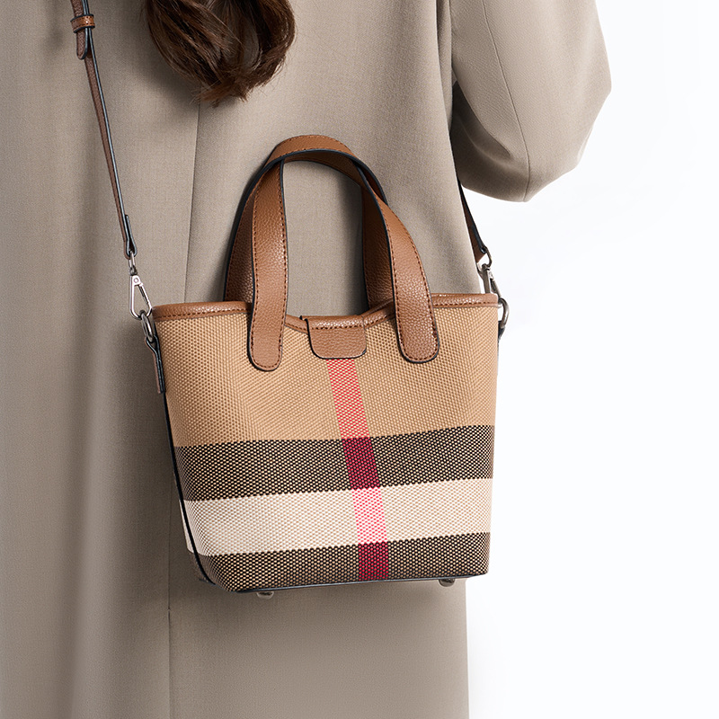 Free shipping Designer bag Plaid tote bag women bag shoulder bag crossbody bag versatile large capacity handbag Everyday-usable