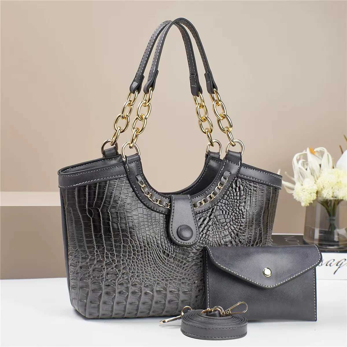 Designer Luxury Bags For Women Crocodile Pattern Gold Chain Bucket Bag With Snake Hardware Wild Shoulder Crossbody Handbags 2025 K251128