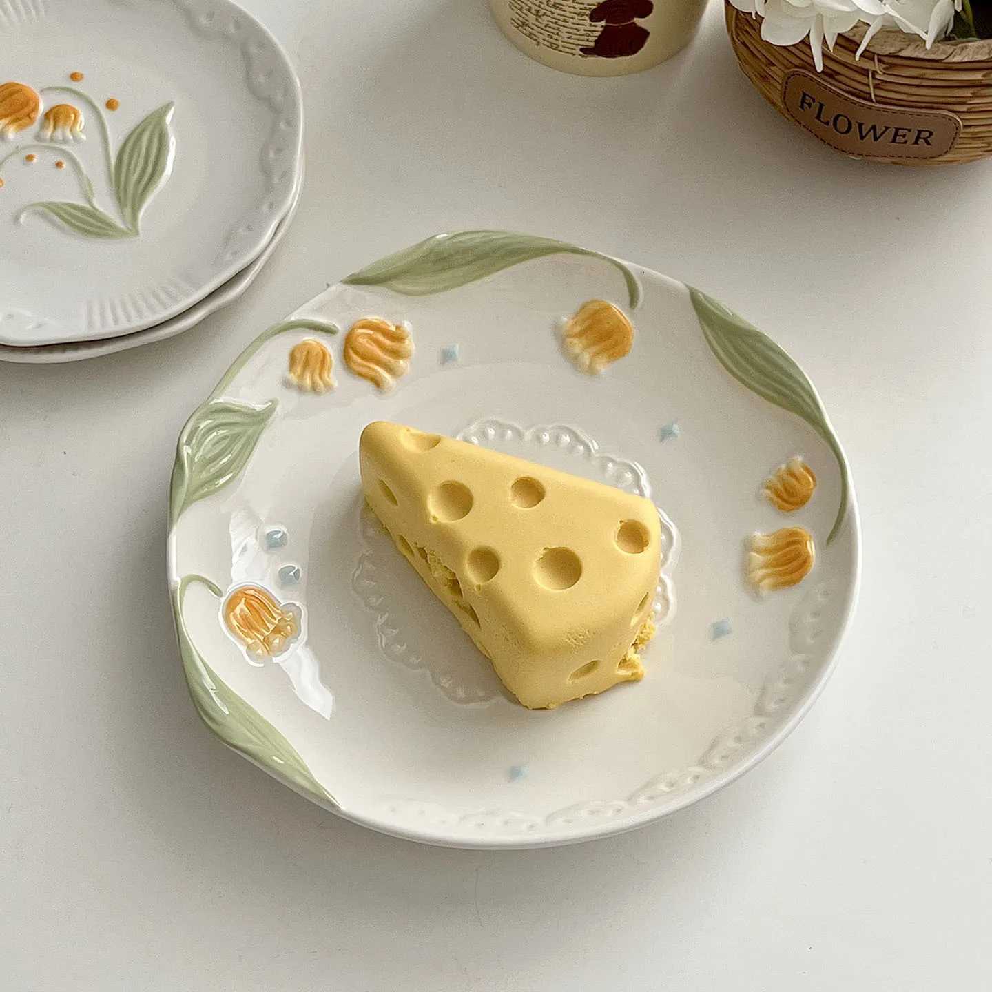 Luxury Elegant Flower Pattern Irregar Round Shape Ceramic Plate Dessert Cake Serving Dinnerware Household Kitchen Porcelain Tableware Y251129