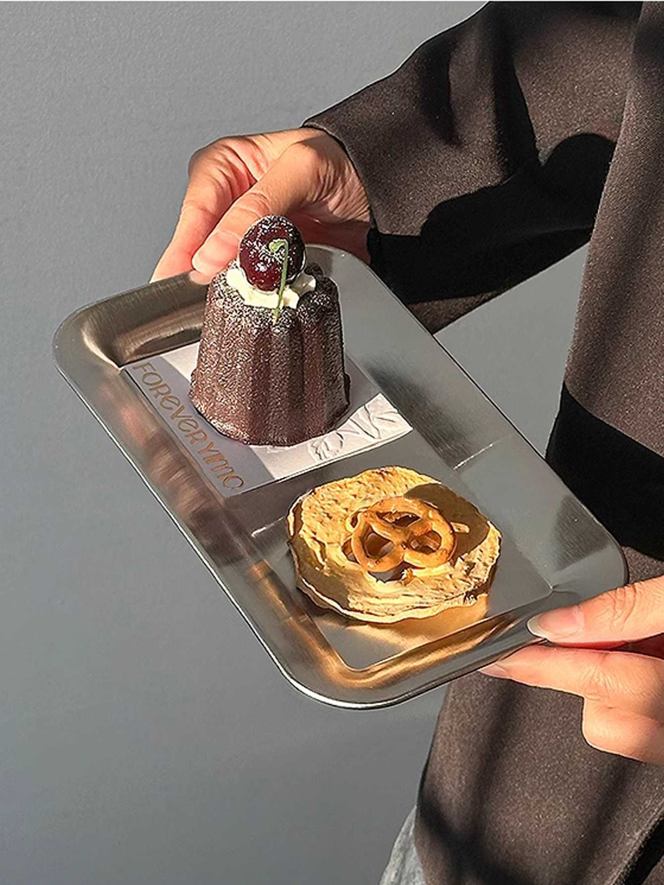 Luxury Square Stainless Steel Serving TrayCoffee TrayDesserts Elegant Serving Platters for Caf Restaurant Bathroom Tray Y251129