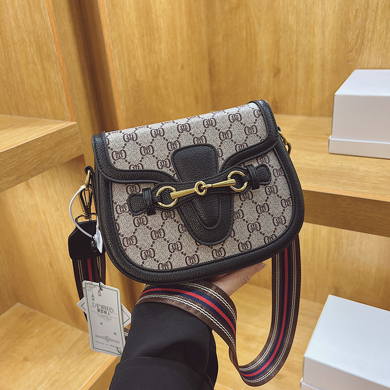 Designer bag free shipping 2025 new fashionable saddle bag premium texture printed single shoulder crossbody bag suitable for women