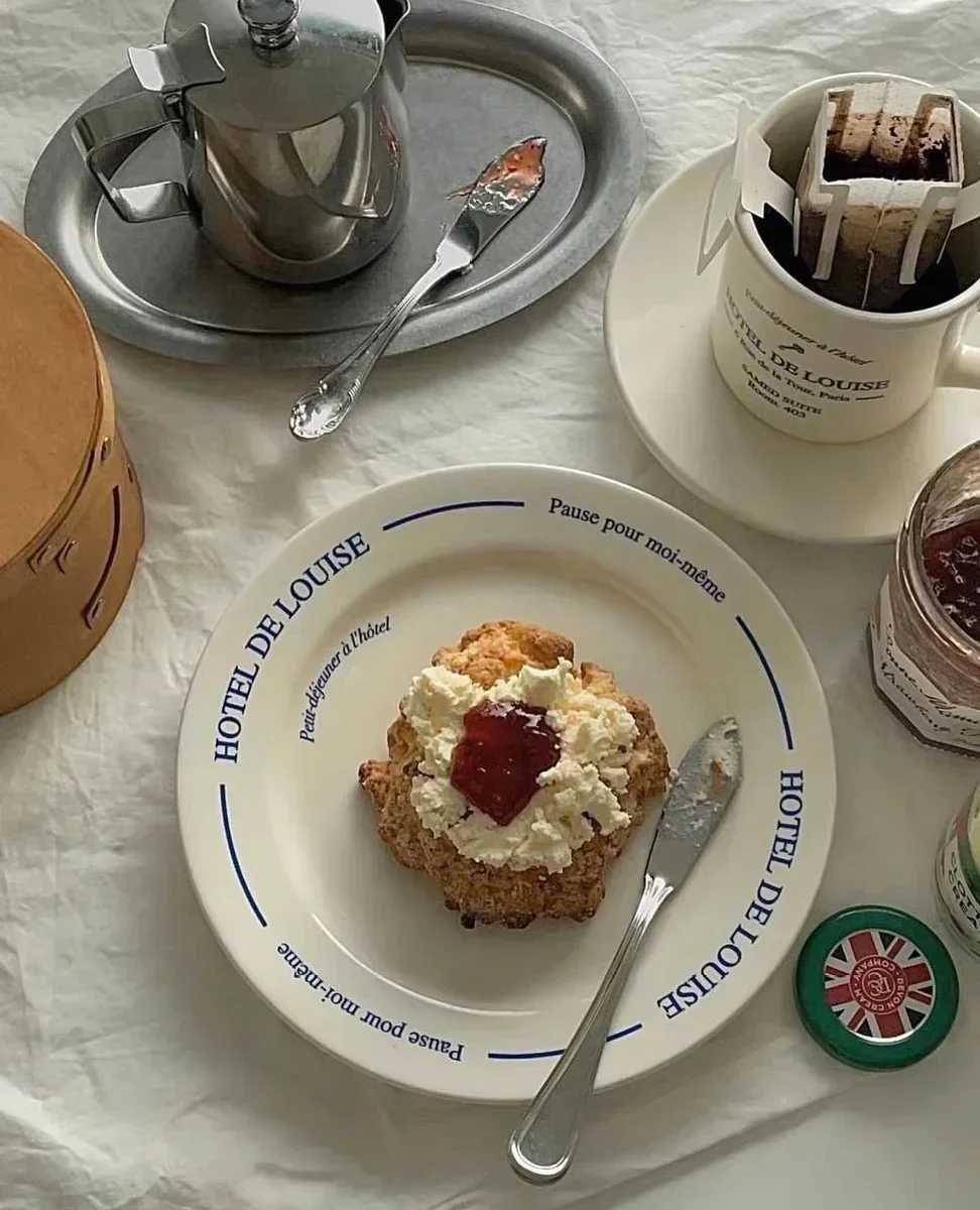 Luxury Blue English Letters Line Breakfast Salad Bread Flat Plate Desserts Cake Steak Western Cuisine Italian Pasta Ceramics Tableware Y251129