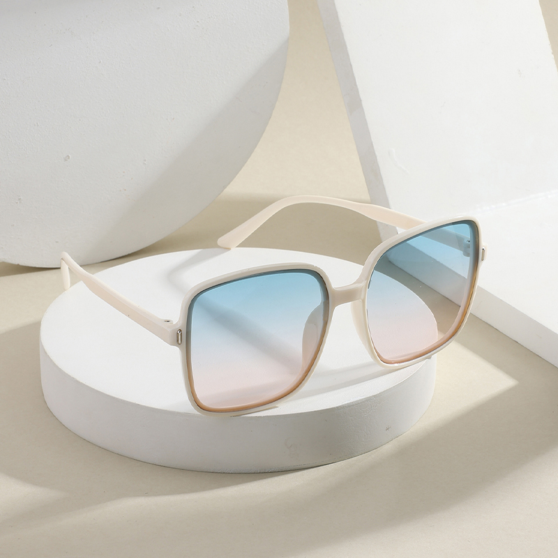 4 pairs of unisex new fashionable large frame sunglasses, leading the trend of fashion