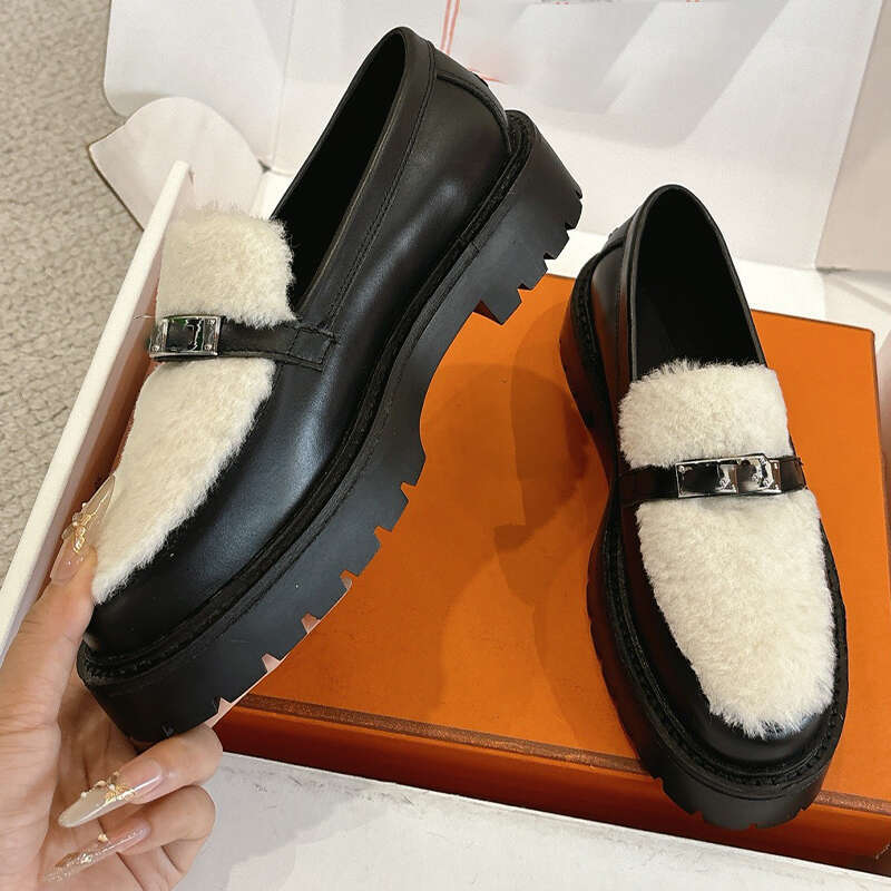 Top quality New Classic Silver buckle Platform loafers womens Flat heel Dress shoes Slip-On shoes Luxury designer loafers for women Vacation shoes Factory footwear