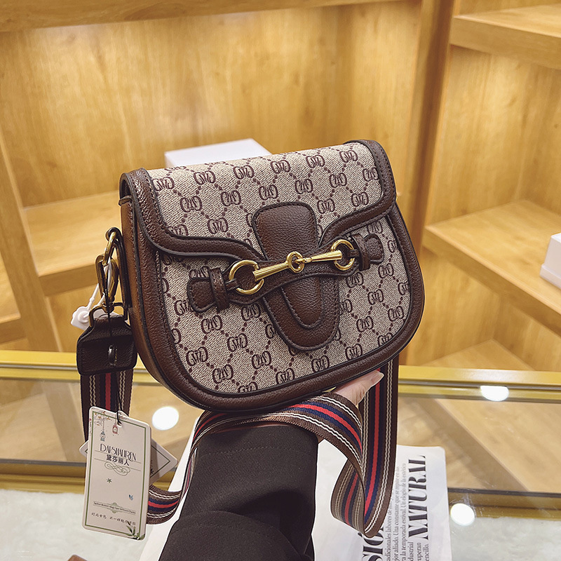 Designer bag free shipping 2025 new fashionable saddle bag premium texture printed single shoulder crossbody bag suitable for women