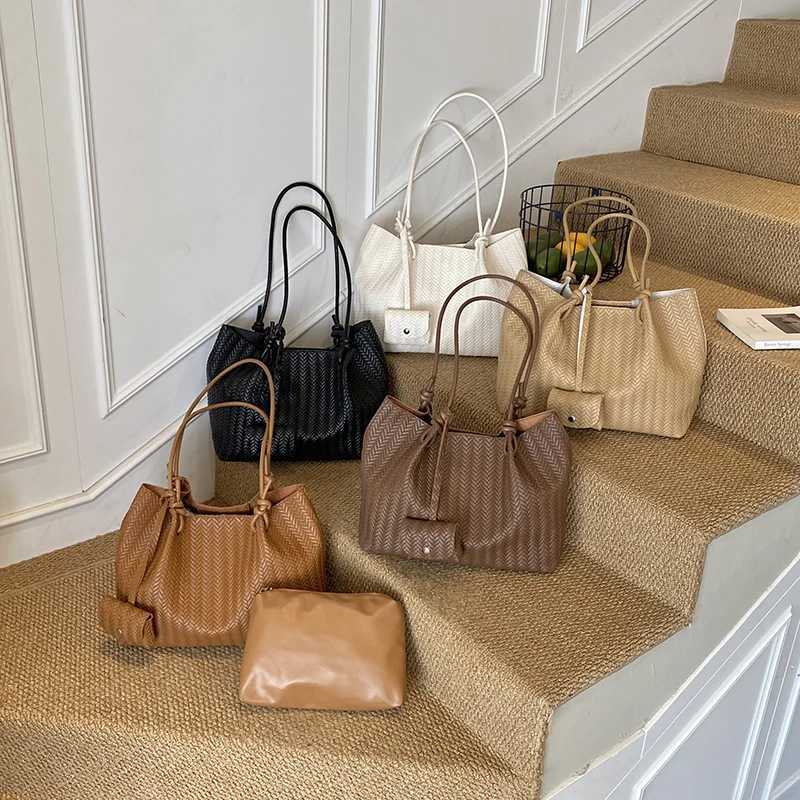 Woven PU Leather Shoulder Bag with Purse Luxury Shoulder Bag Trendy Tote Handbag Large Capacity Commute Bags for Women K251128